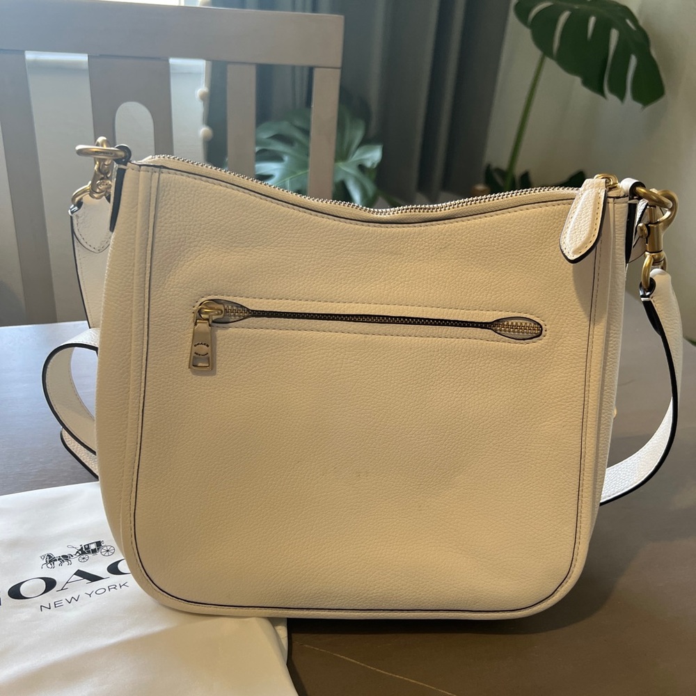 Coach Chaise Chalk Crossbody White Turnlock V Gently Used EUC Gold Hardware - Picture 3 of 12